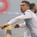 A Cristiano Ronaldo le tiraron un botellazo