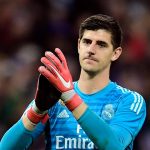 Courtois ataca a un paparazzi que lo seguía