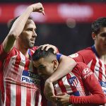 El Atlético derrota al Valencia y pospone el título del Barcelona