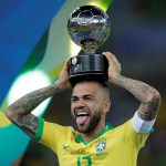 Dani Alves es nuevo jugador del Sao Paulo y el mejor pagado de Brasil (VÍDEO)