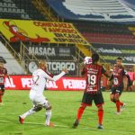 Saprissa venció 2-0 a la Liga Deportiva Alajuelense en la final de ida en el fútbol de Costa Rica