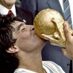 Suspenden la venta del Balón de Oro de Diego Maradona