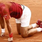 Djokovic se retira de Roland Garros y cede el número 1