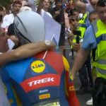 El francés Julien Bernard, multado por besar a su pareja durante una etapa del Tour