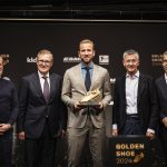 Recibe Harry Kane la Bota de Oro de máximo goleador de Europa