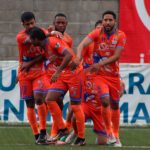 Lobos golea al Juticalpa FC que terminó con nueve jugadores