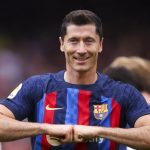 Con triplete de Lewandowski Barcelona gana al Alavés