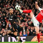 Arsenal gana sin lustre al Shakhtar Donetsk